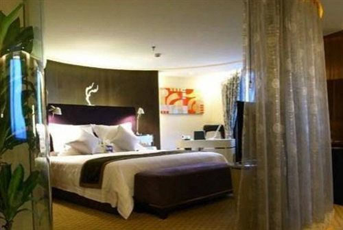 Hotel Yitel Xuhui 4*